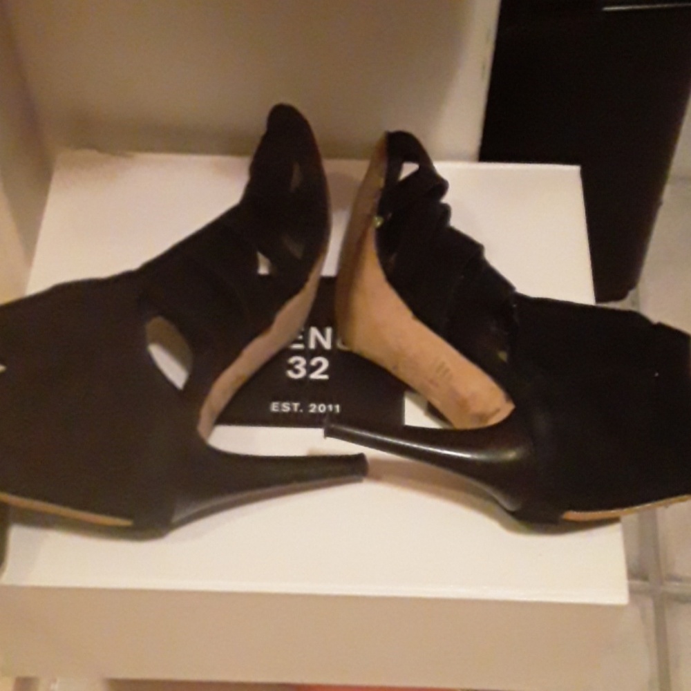 Heels - Picture 3 of 7